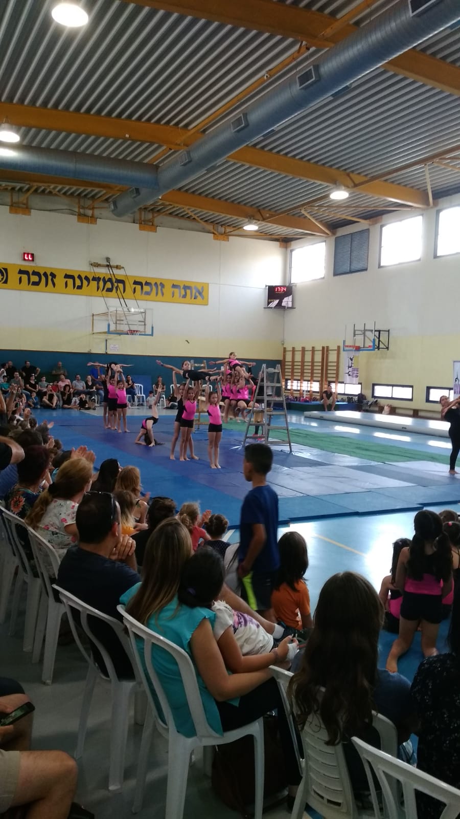 ה.קרקע מופע סיום שנה