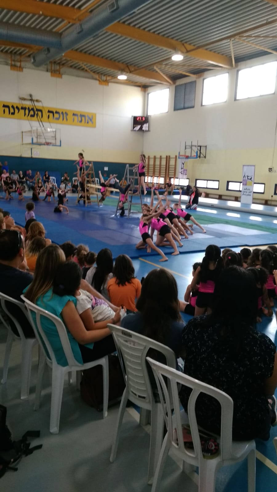 ה.קרקע מופע סיום שנה